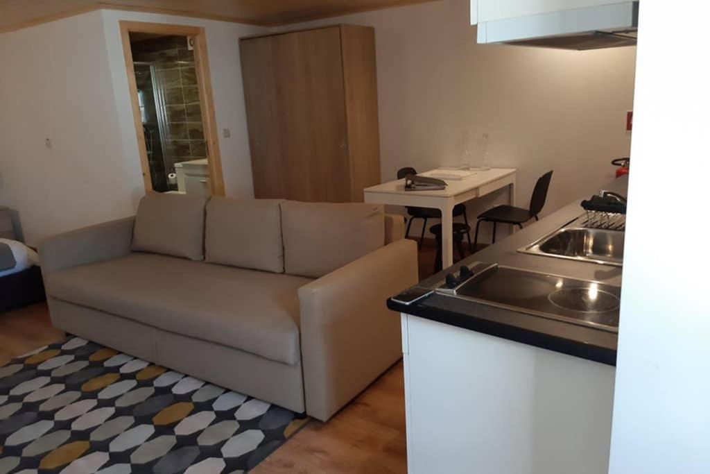 Aurora Papas Apartment Provesende Luaran gambar