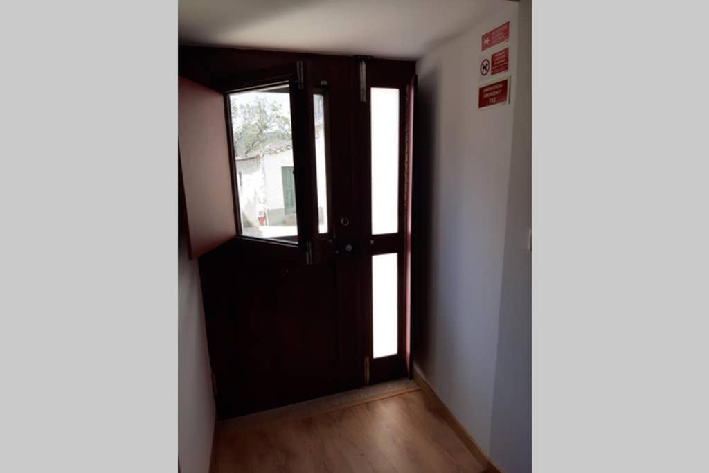 Aurora Papas Apartment Provesende Luaran gambar