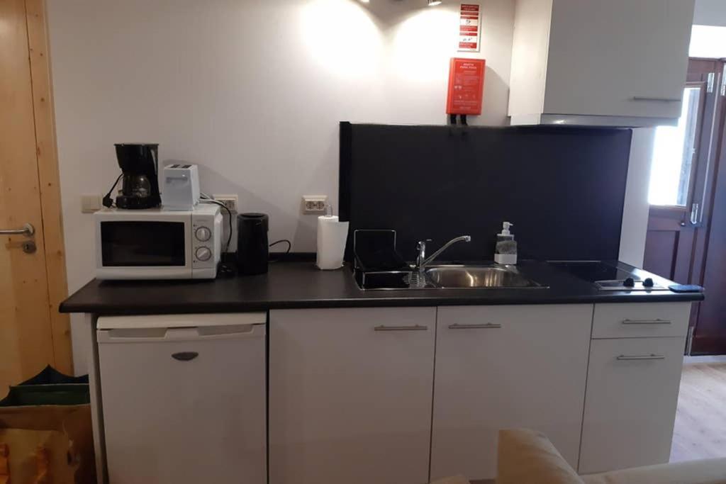 Aurora Papas Apartment Provesende Luaran gambar